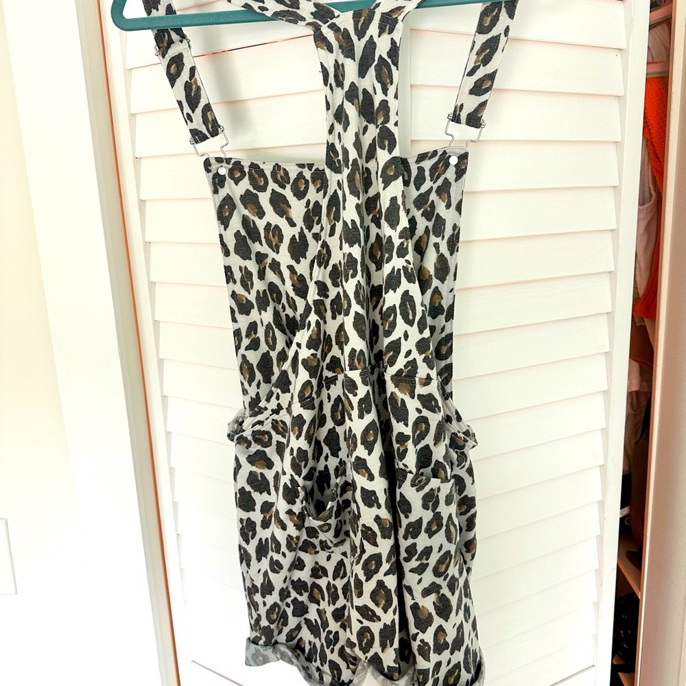 VENUS Cheetah Print Overalls - Buttery soft - L
